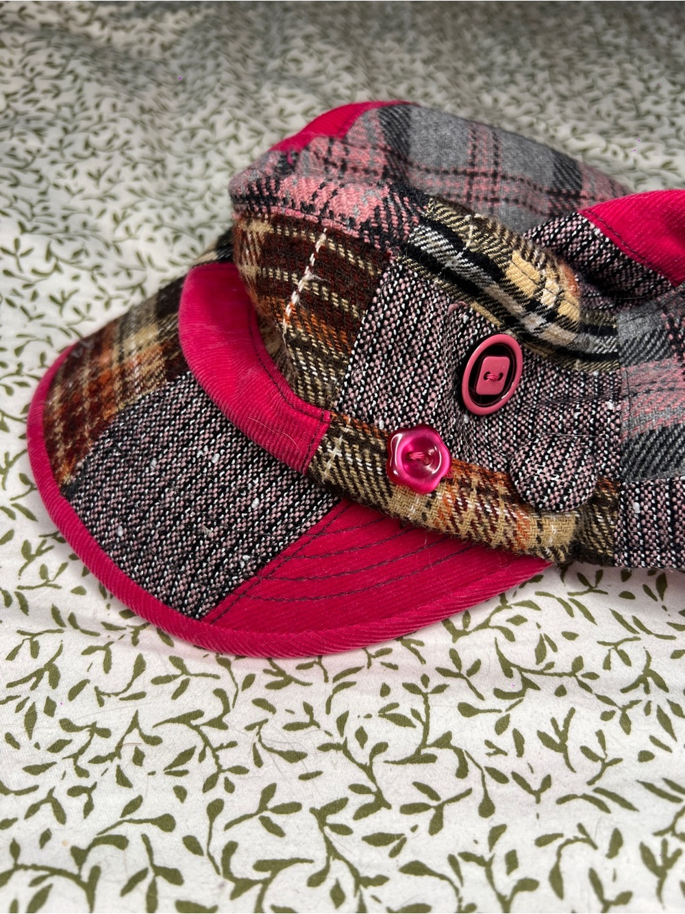 pink patchwork hat with cute buttons - Picture 3 of 3